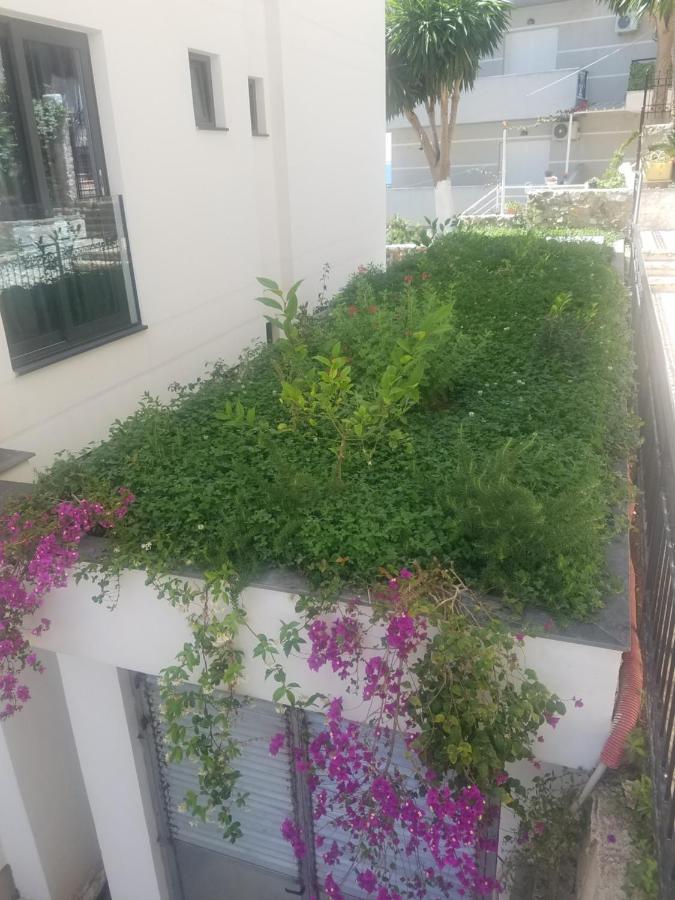 Apartamente Duplex Berti Sarandë エクステリア 写真