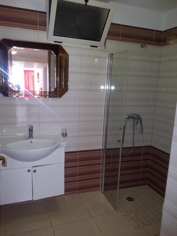 Apartamente Duplex Berti Sarandë エクステリア 写真