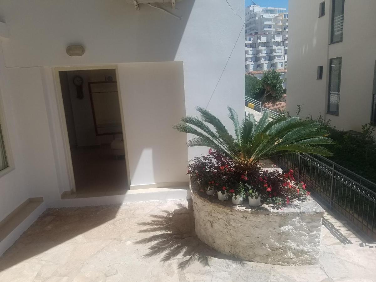 Apartamente Duplex Berti Sarandë エクステリア 写真