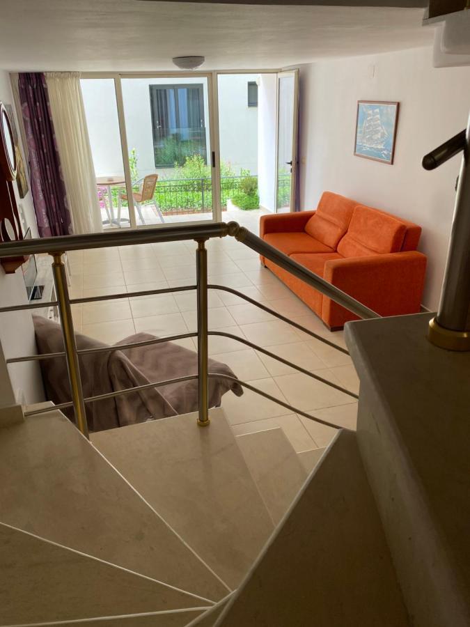 Apartamente Duplex Berti Sarandë エクステリア 写真