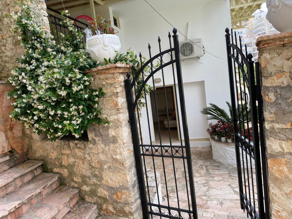 Apartamente Duplex Berti Sarandë エクステリア 写真
